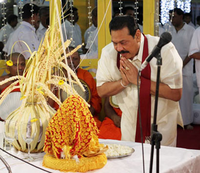 Sri Lanka President in Jaya Piritha chanting ceremony