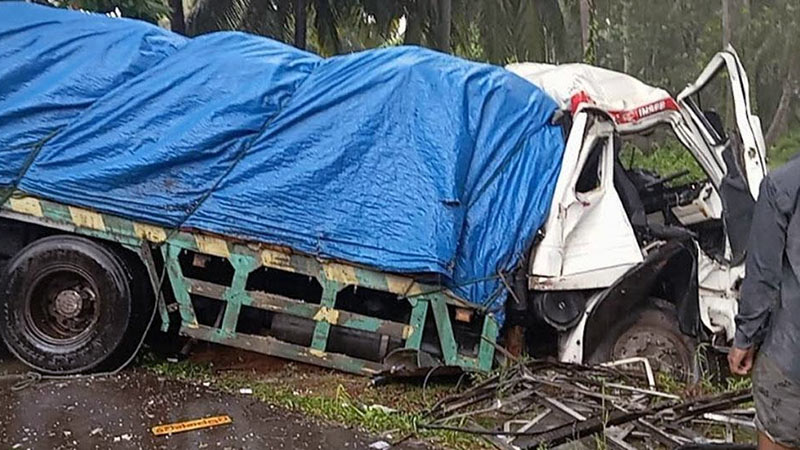Bus-Truck collision injures 25 passengers in Madampe, Sri Lanka