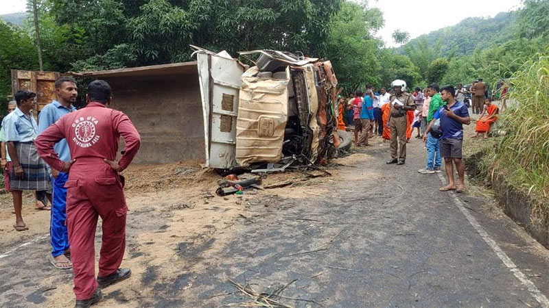 Four dead, three critical after lorry overturns in Badulla, Sri Lanka