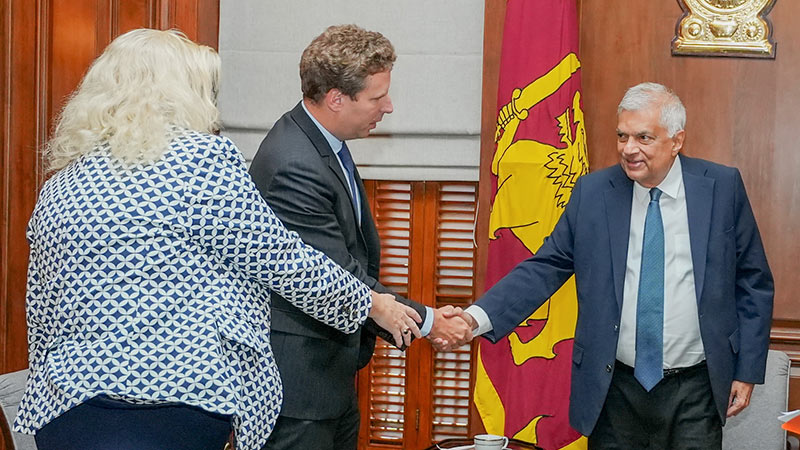 Sri Lankan President Ranil Wickremesinghe with representatives of the creditors