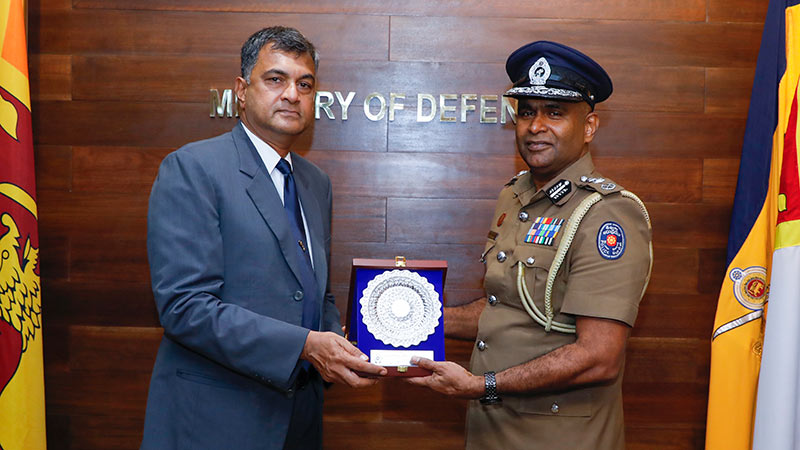 Sri Lanka's Defence Secretary, Air Vice Marshal Sampath Thuyacontha with Acting Inspector General of Police (IGP), Senior DIG Priyantha Weerasooriya