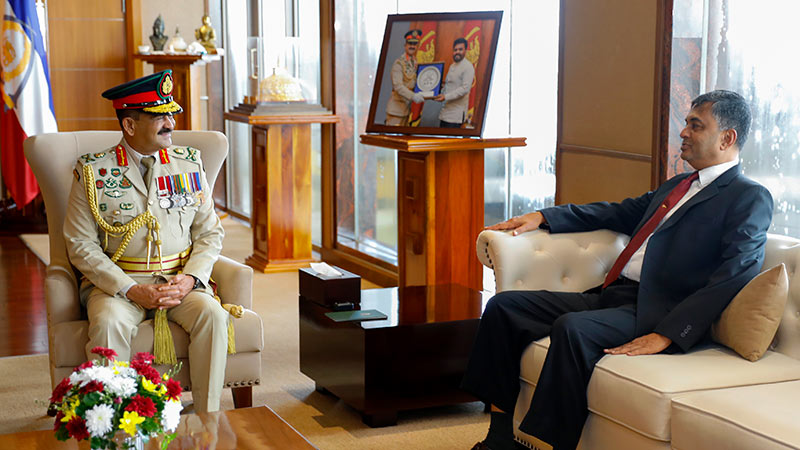 Defence Secretary Air Vice Marshal (Retd) Sampath Thuyacontha with Army Commander Lieutenant General Vikum Liyanage