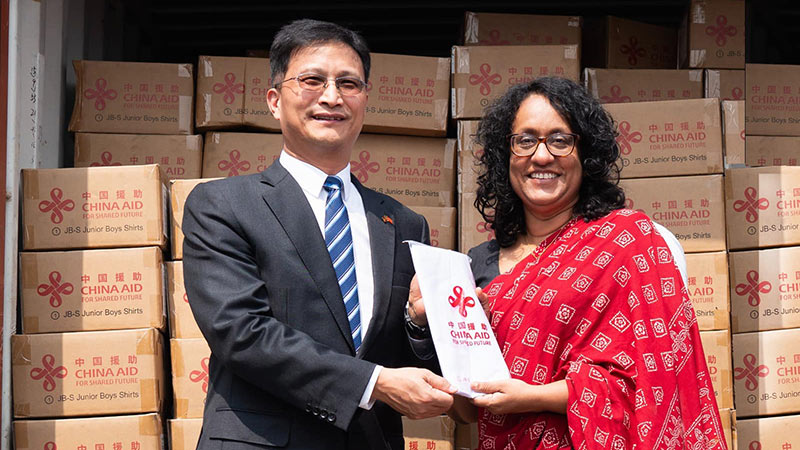 Chinese Ambassador to Sri Lanka Qi Zhenhong with Sri Lankan Prime Minister Dr. Harini Amarasuriya