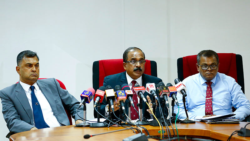 Deputy Minister of Defence Major General Aruna Jayasekara (Retd) with Defence Secretary Air Vice Marshal Sampath Thuyacontha (Retd)