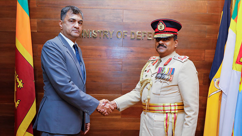 Defence Secretary, Air Vice Marshal Sampath Thuyacontha with Commander of the Sri Lanka Army, Lieutenant General Lasantha Rodrigo