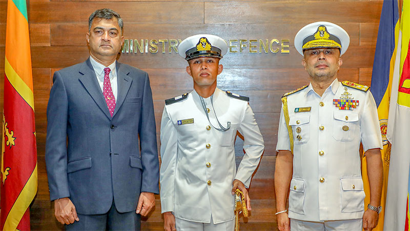 Defence Secretary Air Vice Marshal Sampath Thuyacontha (Retd) and Vice Admiral Kanchana Banagoda with Midshipman T.M.I. Vimukthi Tennakoon