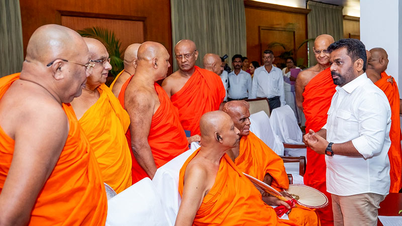 Sri Lankan President Anura Kumara Dissanayake meeting Buddhist monks in Kandy to discuss the Sacred Tooth Relic exposition