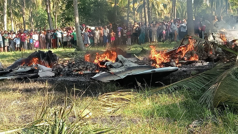 A Sri Lanka Air Force K-8 trainer jet has crashed in Wariyapola