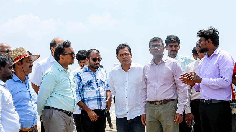 Minister Sunil Handunnetti with the public during an inspection tour at the Elephant Pass Salt Factory